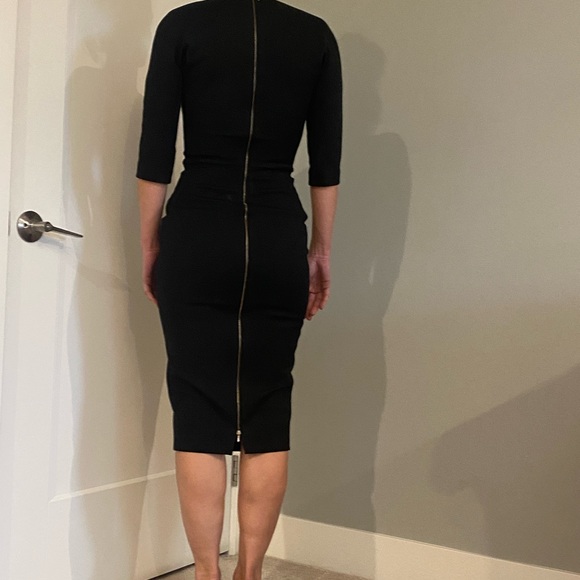 Balck dress is tight - Picture 1 of 3